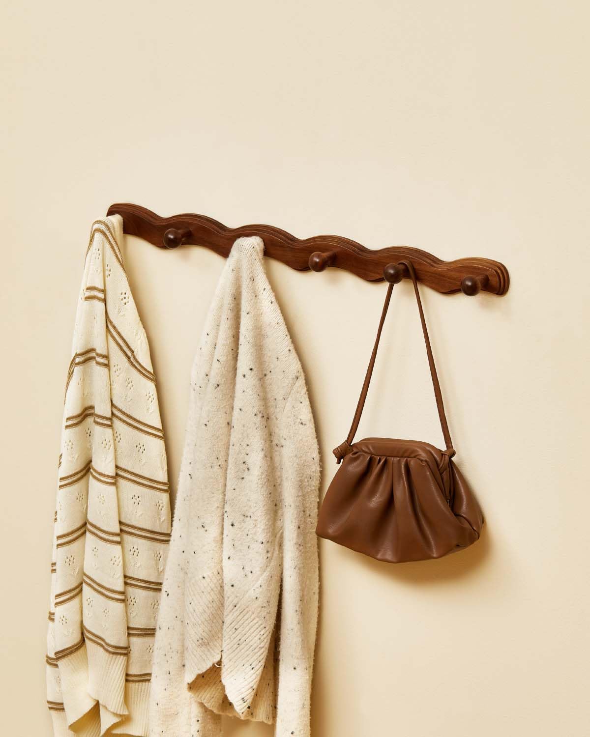 Wood Coat Rack Wall Mount - Walnut Coats Hook Hanger Wall-Mounted, Wave-Shaped Entryway Hanging