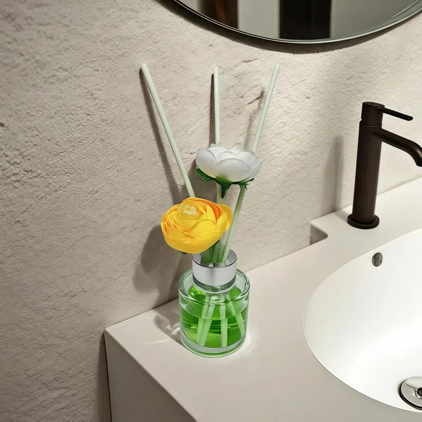 4PCS Reed Diffuser Bottles Empty, 20Pcs Reed Diffuser Stick, Diffuser Bottle Capacity 50ml (1.7oz) Diffuser Stick 3.5mm-190mm, Suitable for Home, Hotel, Restaurant, Office Aromatherapy Tasks