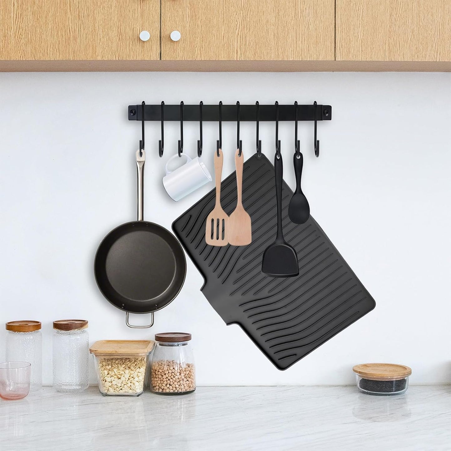 Silicone Dish Drying Mat for Kitchen Counter, Dish Drainer Mat, Non-Slip Drying Pad with Built-in Drain, Kitchen Drying Matt For Counter(18.9" x 11.8", Black)