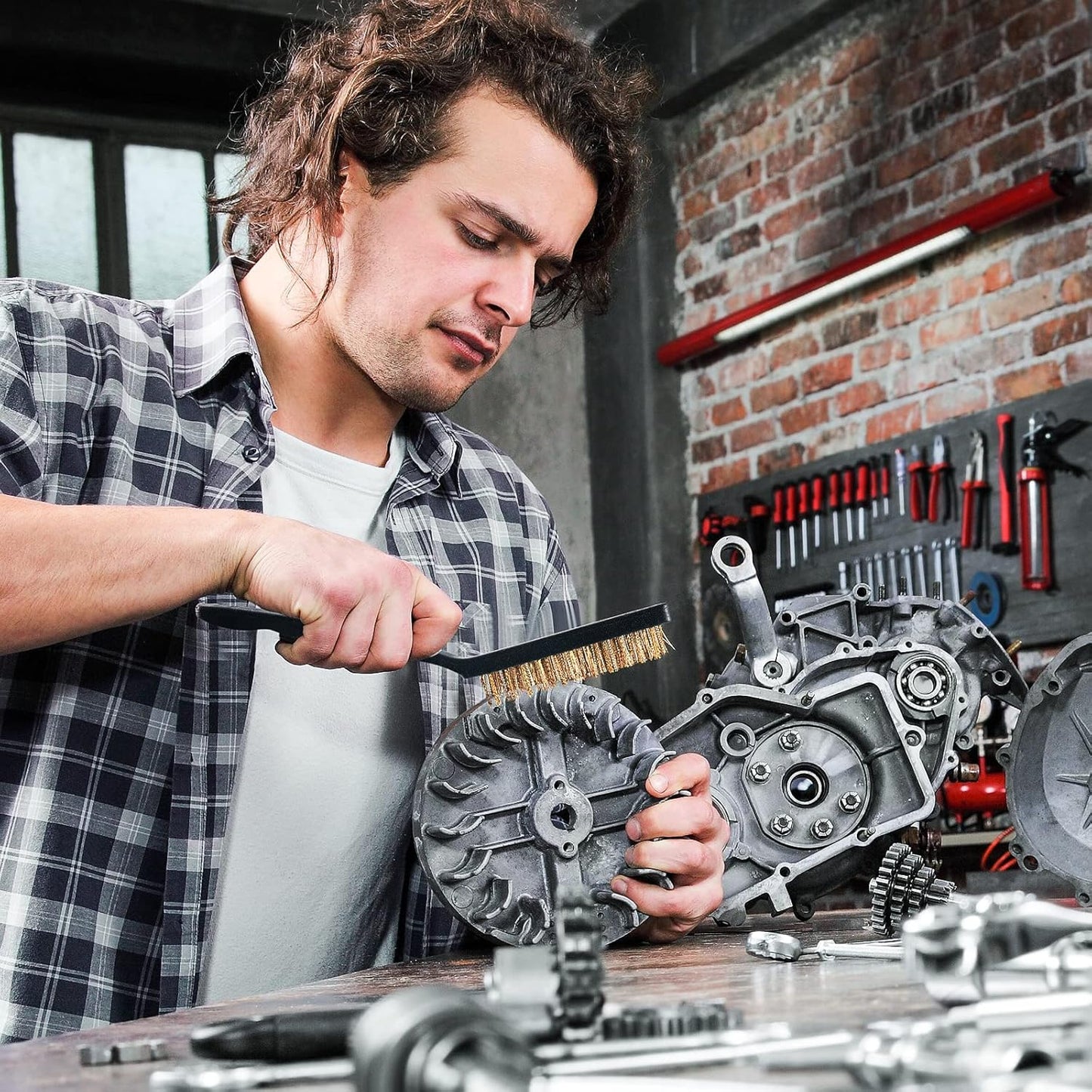 Sumind 60 Pcs Wire Cleaning Brush Set Nylon/ Stainless Steel/ Brass Metal Brush with Curved Handle Grip Paint Remover for Cleaning, Rust, Drill, Scrub, Grout Cleaner Tool (Red and Black)