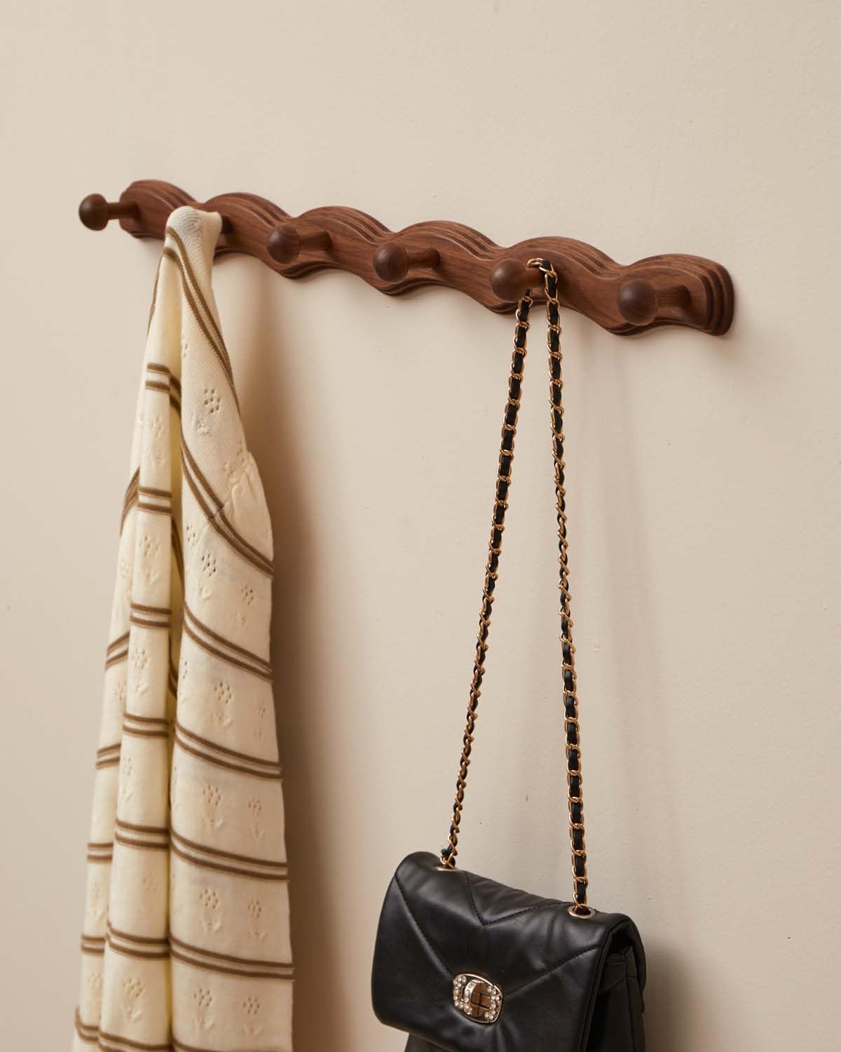 Wood Coat Rack Wall Mount - Walnut Coats Hook Hanger Wall-Mounted, Wave-Shaped Entryway Hanging