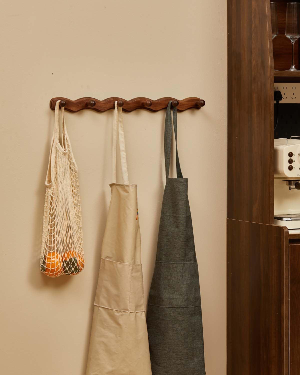 Wood Coat Rack Wall Mount - Walnut Coats Hook Hanger Wall-Mounted, Wave-Shaped Entryway Hanging