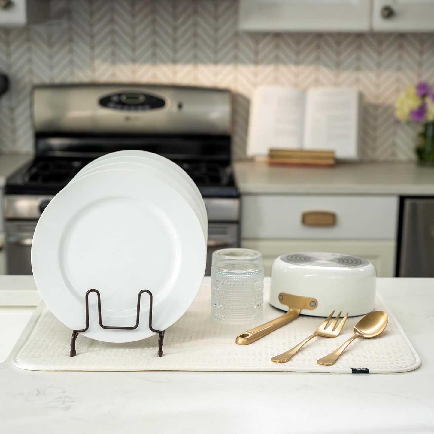 S&T INC. Dish Drying Mat XL, 18” x 24”, Absorbent Microfiber Kitchen Counter Mat, Dish Drying Pad for Dishes, Utensils, Pots and Pans, Extra Large, Cream