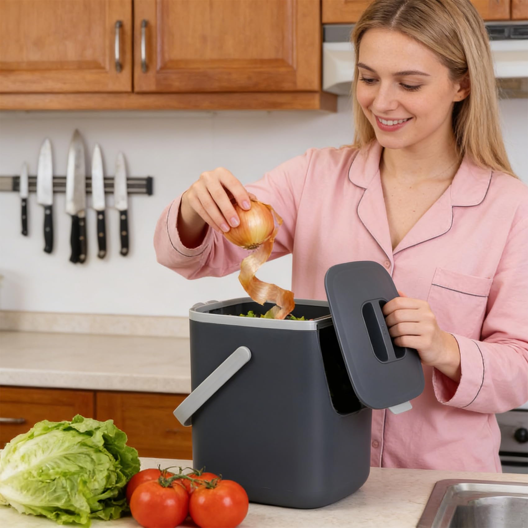 Compost Bin Kitchen, Sealed Countertop Compost Bin，No Filter Required, 0.7Gal Indoor Compost Bin