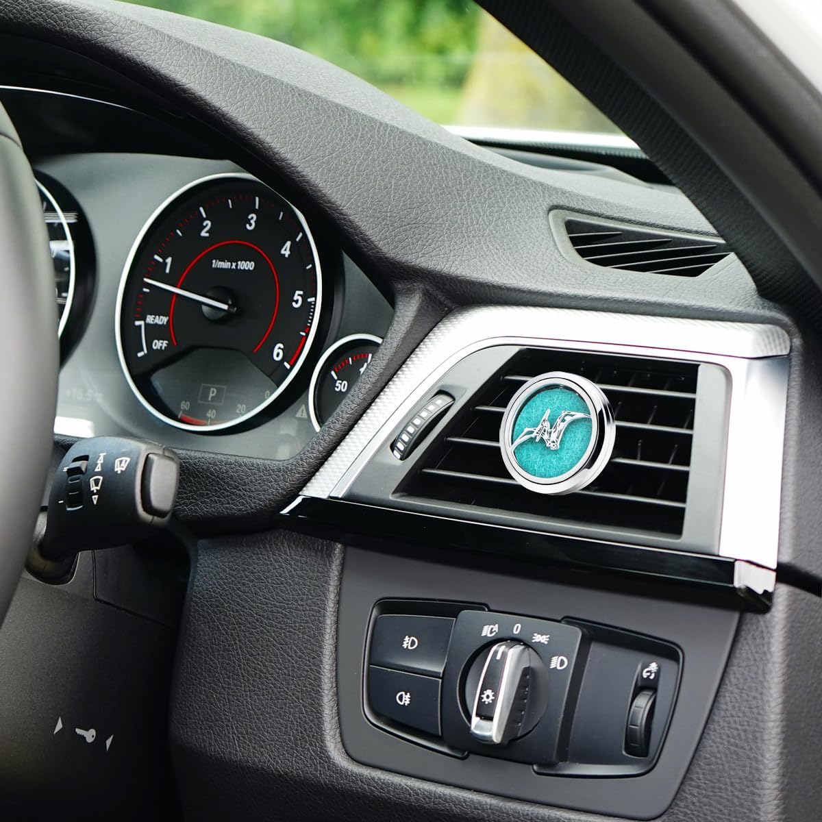 Essential Oil Car Diffuser Vent Clips Christmas Car Accessories for Women with 10 Felt Pad Air Freshener(Flying Dragon)