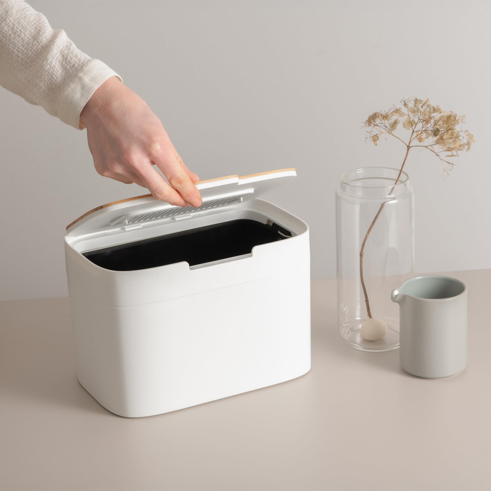 KAZAI. Compost Bin Kitchen 'Elin' | 1.2 GAL / 4.5L Countertop Compost Bin with Wooden Lid & Filter