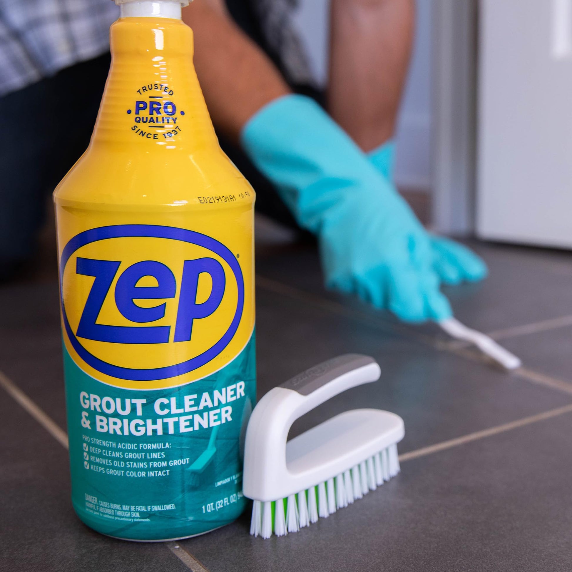 Zep Industrial Grout Cleaner and Brightener - 32 oz (Pack of 4) ZU104632 - Deep Cleaning Pro Formula