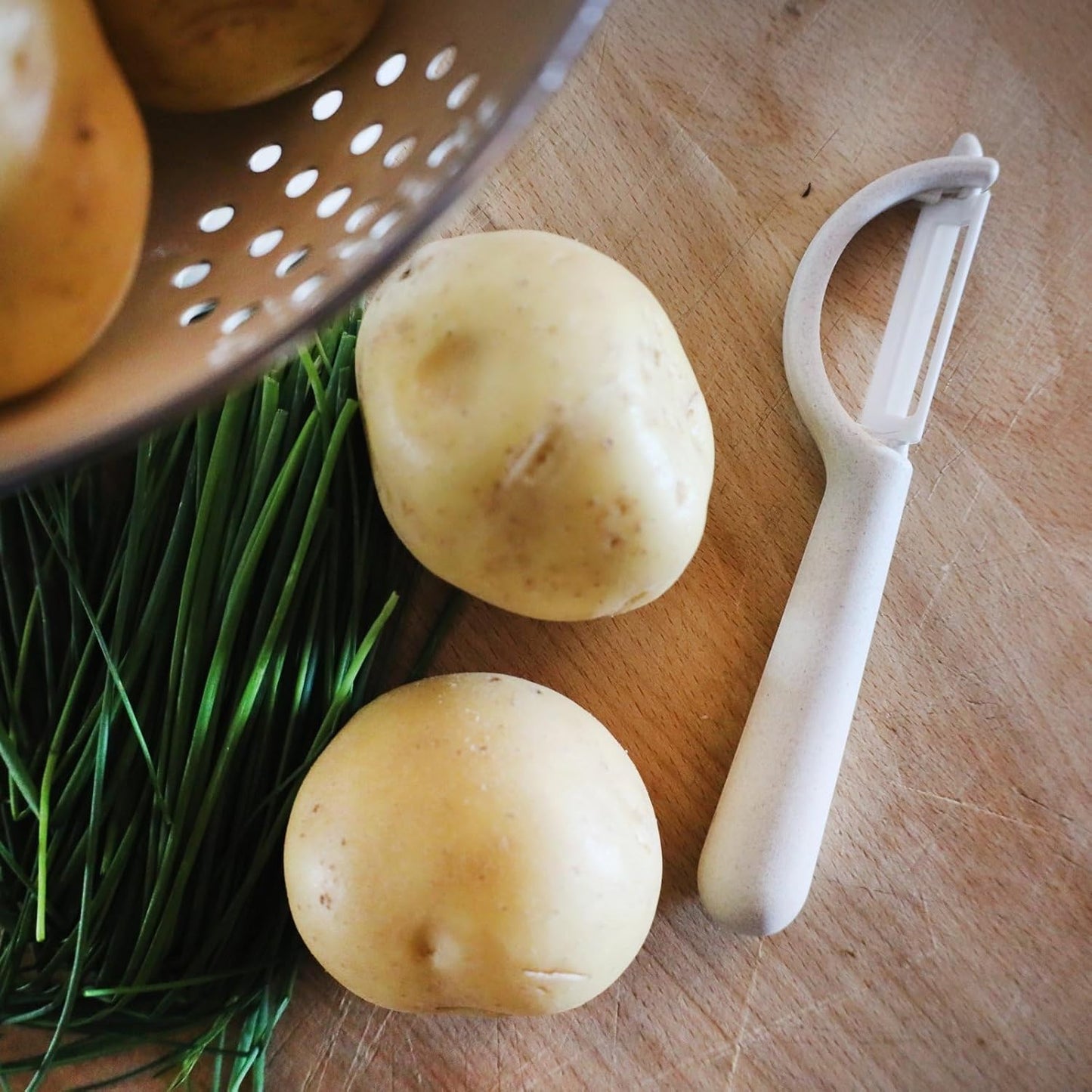 Beille Ceramic Blade Wheat Straw Vegetable Peeler Kitchen Gadgets, 6.5 Inch (Classic Peeler, Cream)