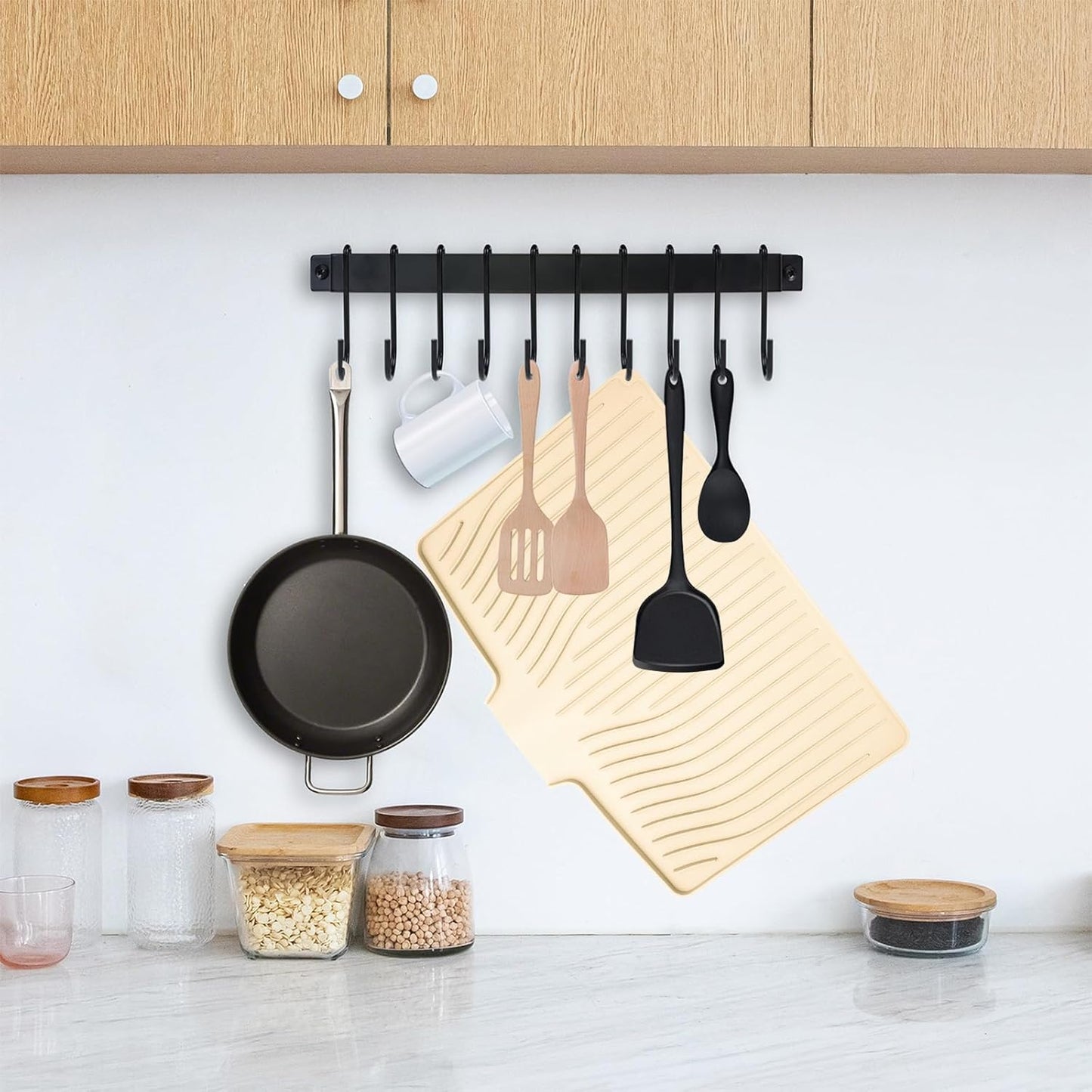 Silicone Dish Drying Mat for Kitchen Counter, Dish Drainer Mat, Non-Slip Drying Pad with Built-in Drain, Kitchen Drying Matt For Counter(18.9" x 11.8", Orange)