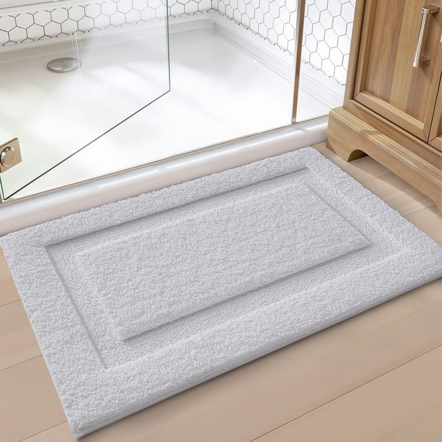 LUMI Ultra Soft Bathroom Rugs Absorbent, Non Slip Bath Mat 24x36, White