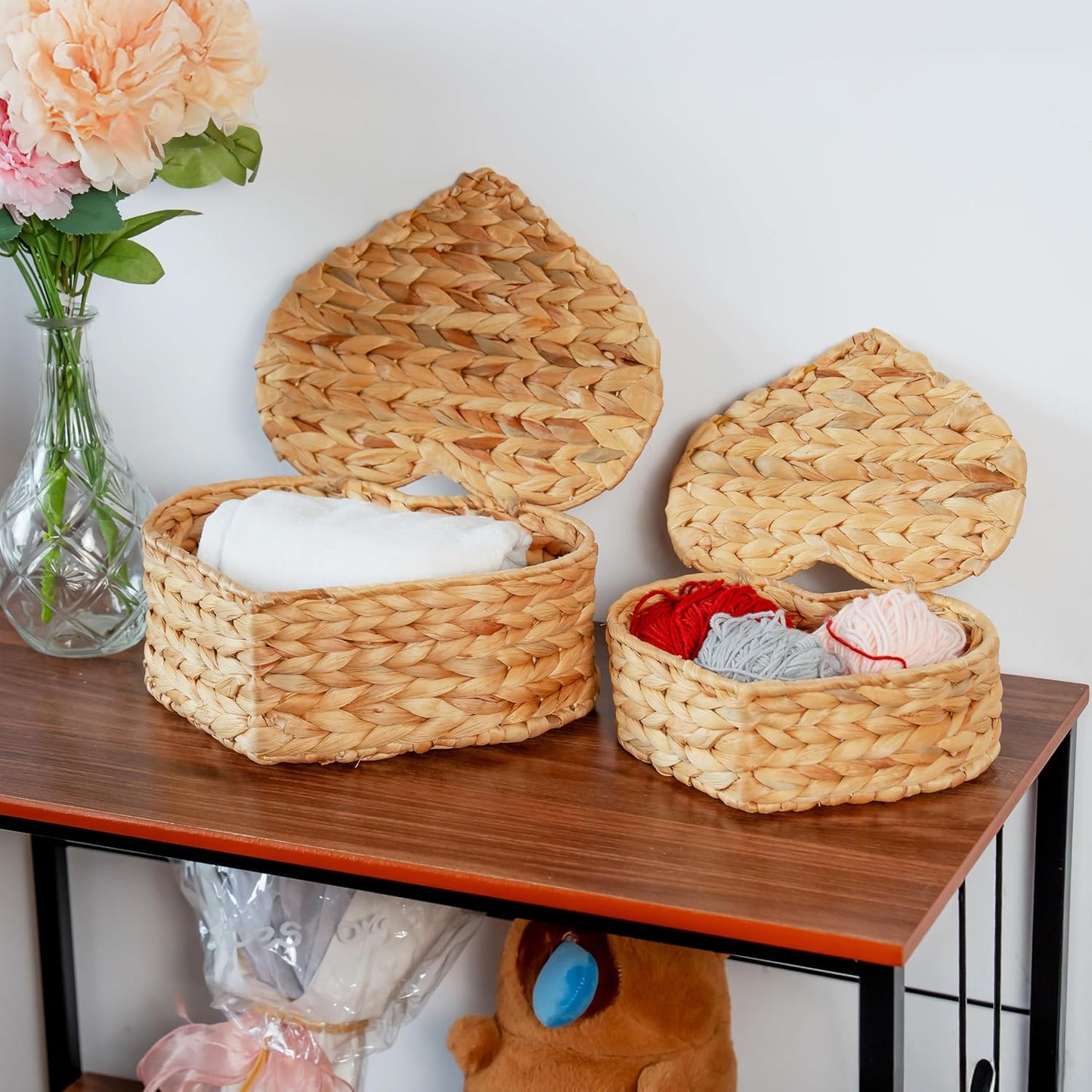 Set of 2 Heart Wicker Storage Bins with Lid, Small Rattan Basket Decorative Boxes, Multipurpose Organizer Display Boxes for Shelf Organizer, Boho Rattan Box for Home Decoration