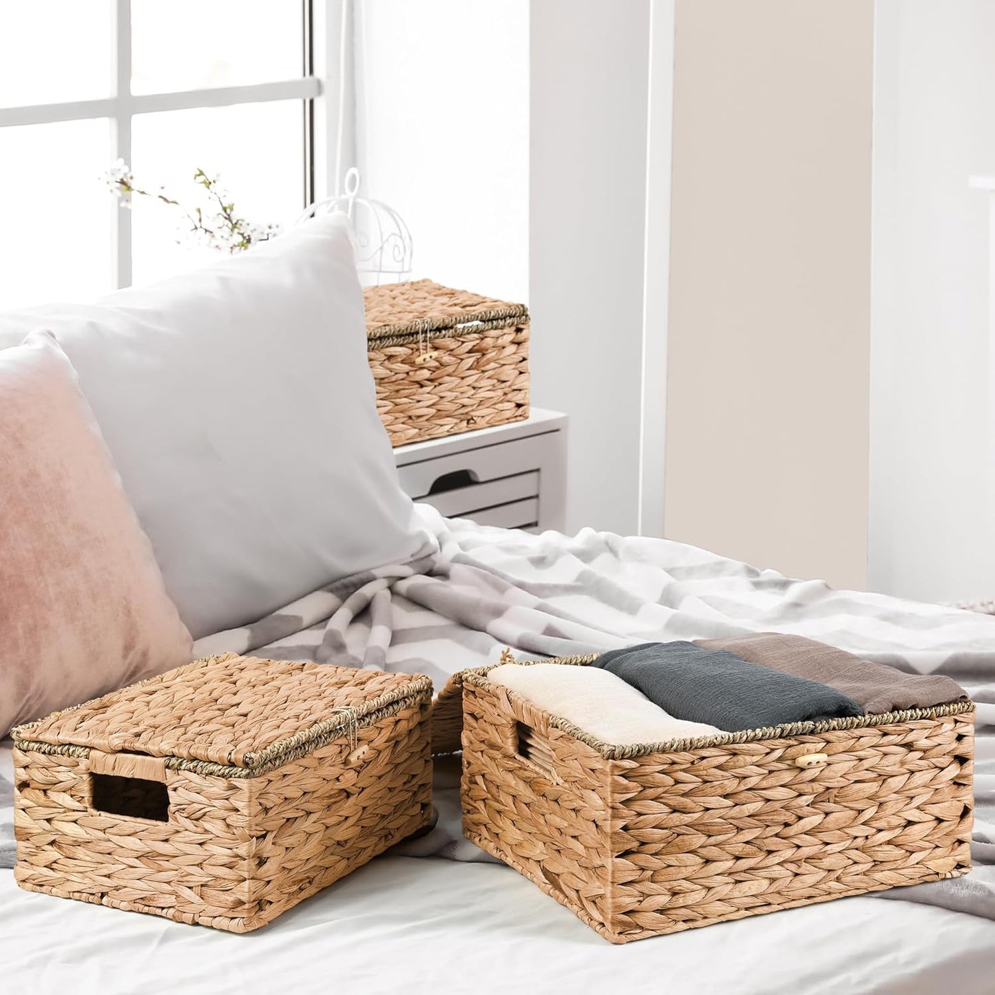 Wicker Storage Baskets with Lids and Handles, Hand Woven Rattan Storage Bins Box, Set 3 Natural Water Hyacinth Decorative Large Small Basket Container for Shelves, Bathroom Organizing